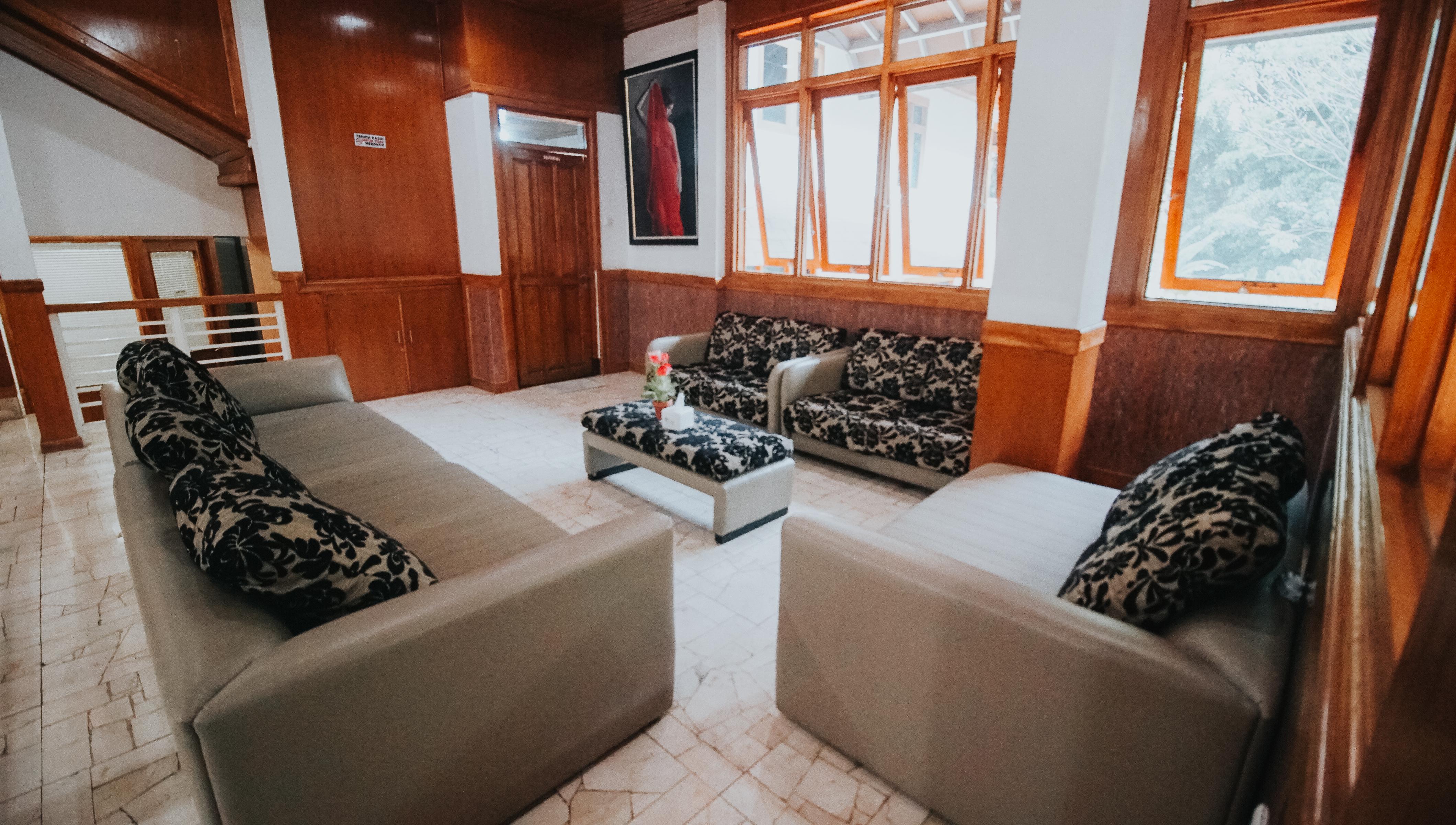 Oyo 1209 Tirtasari Nice Guesthouse 万隆 外观 照片